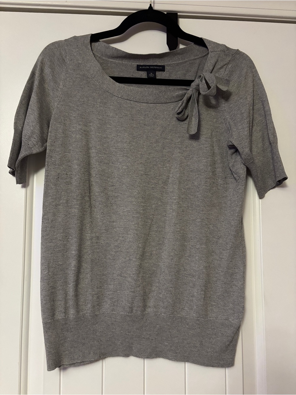 Banana Republic Women's Gray Silk Blend Short-Sleeve Bow Neck Sweater M